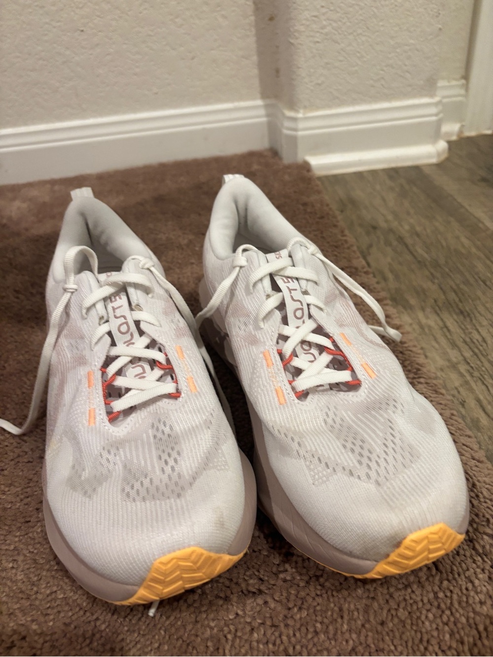 ASICS Novablasts 9.5W - Picture 2 of 4